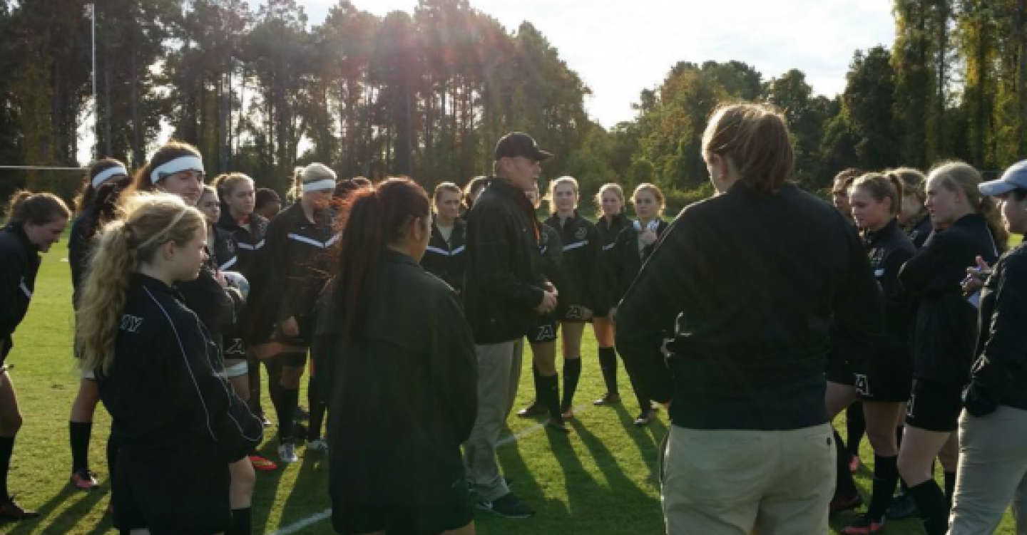 armywomenhuddlewithcoach armywomenhuddlewithcoach