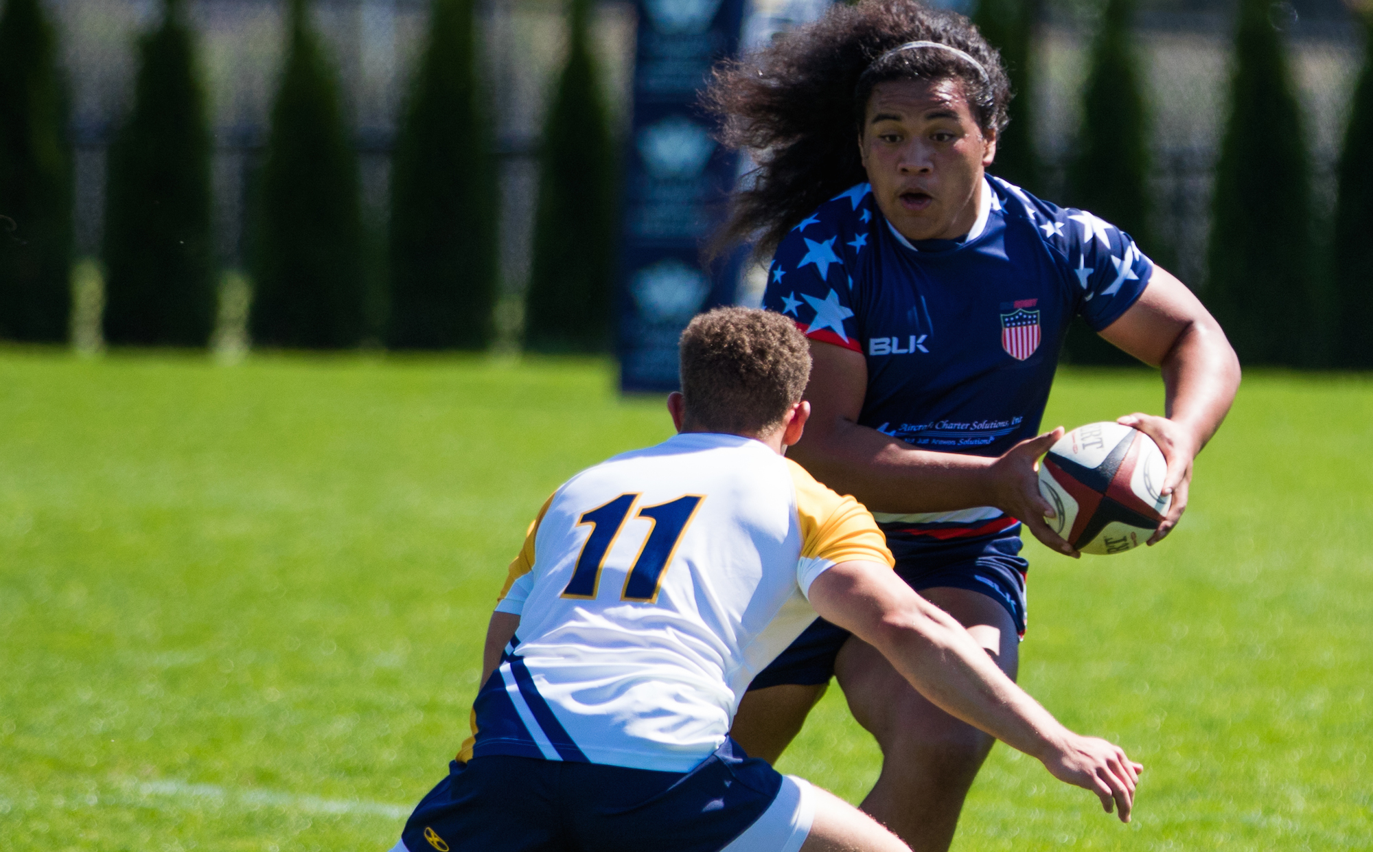 David Ainu'u sizes up a defender