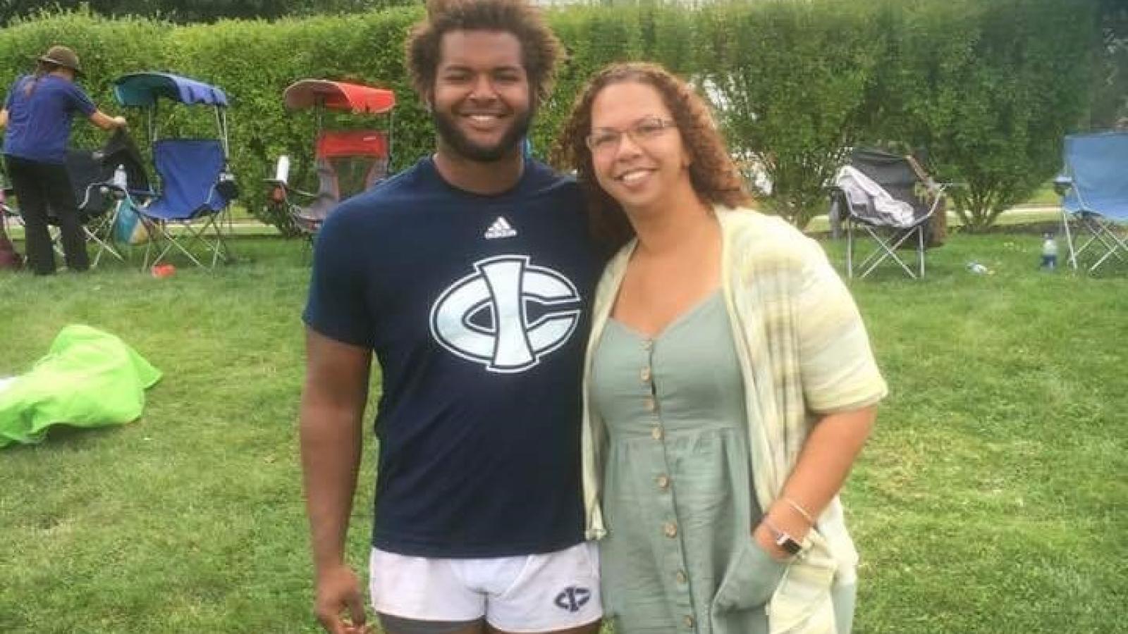 elijah hayes with mom iowa ccc photo 1