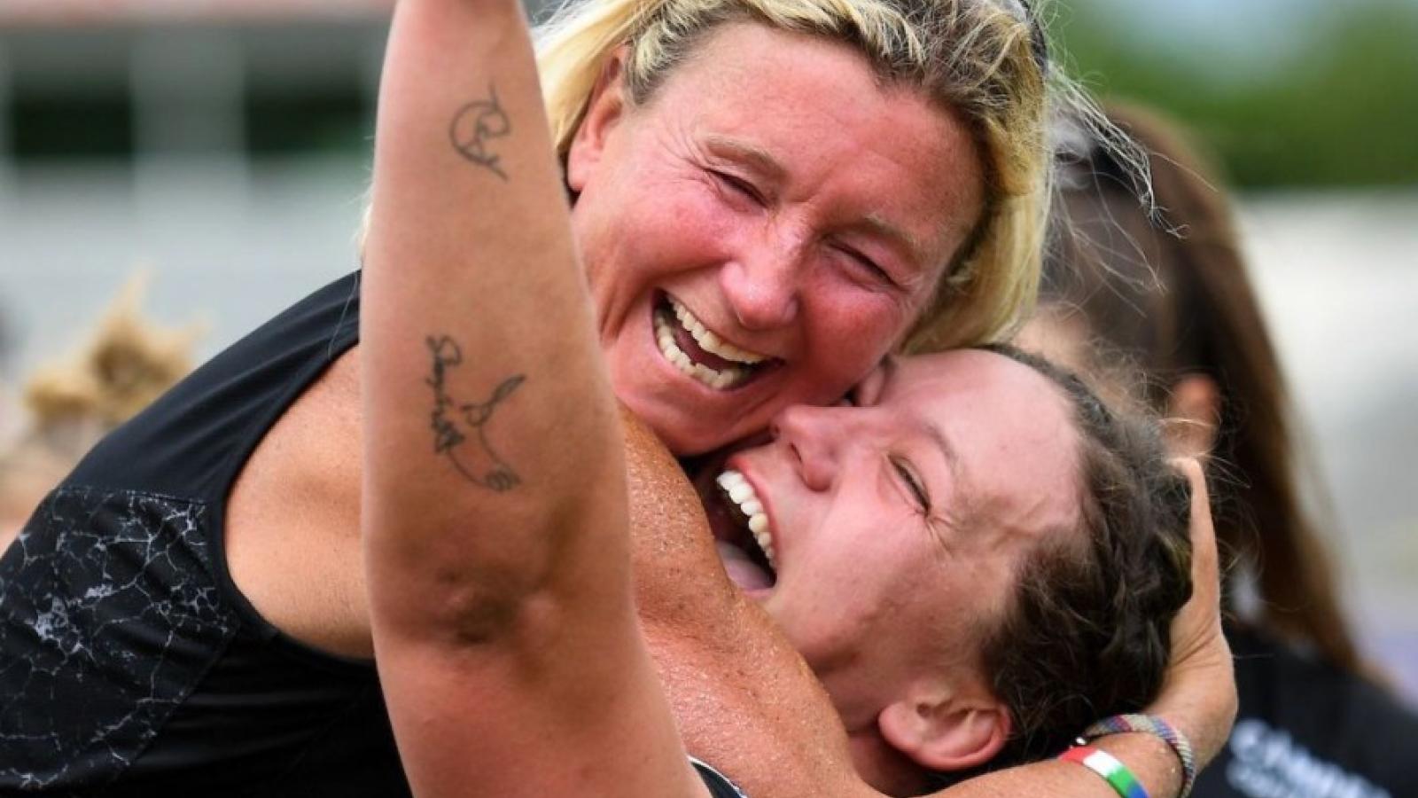 exeter chiefs appleby hugs rogers