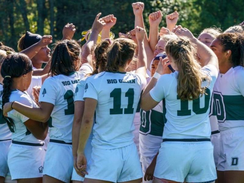 dartmouth women huddle