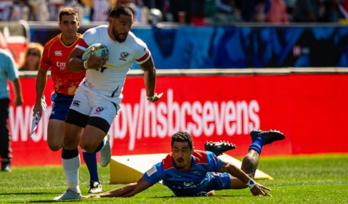 Martin Iosefo leaving a tackler in his wake in Los Angeles. David Barpal photo.