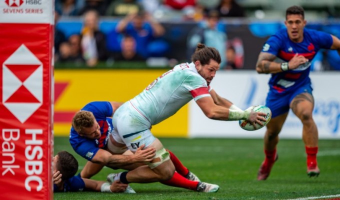 Danny Barrett stretches over to score against France in the 2020 LA 7s. David Barpal photo.