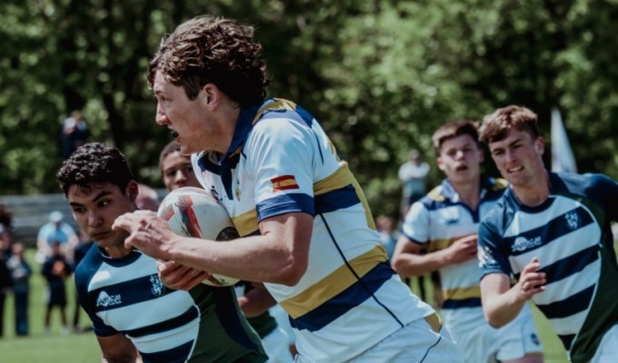Rafe Gabrovsek for St. Ignatius on his way to a key try. Griff Hastings photo.