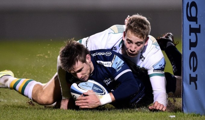 MacGinty scores for the Sharks. Sale Sharks photo.