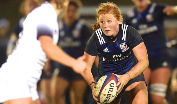 USA scrumhalf Carly Waters assesses her options during the USA's last trip to the UK, in 2018. Ian Muir photo.