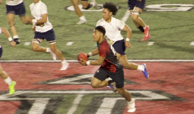 Leo Esikia finds some space for Cavemen against Herriman. Photo Jenny Uyema.