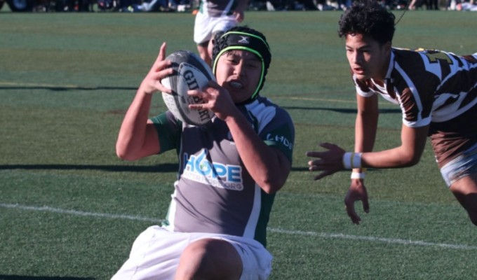 Xavier Ordoniez chases down a grubber to score for De La Salle. Photo Krista McCabe.