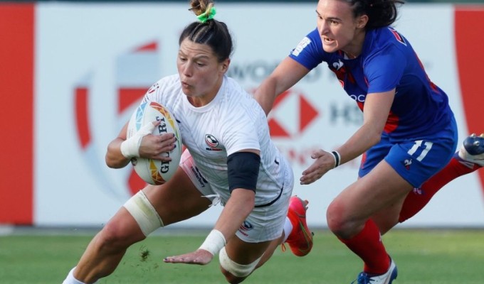 Abby Gistaitis goes in for a try for the USA 7s team. Mike Leee KLC fotos for World Rugby.