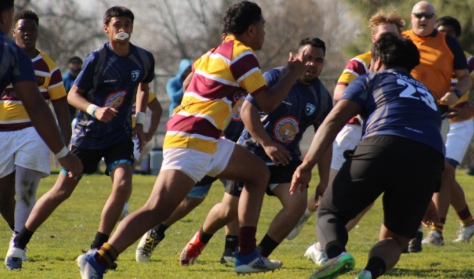 Mateaki Malaefoou finding some space for East Palo Alto. Photo Tahitua Family.