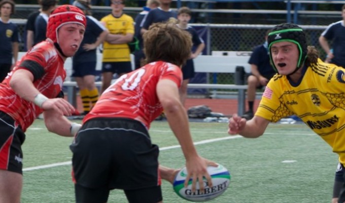 Maloney gets a pass off the back of the scrum. Photo Greenwich Rugby.