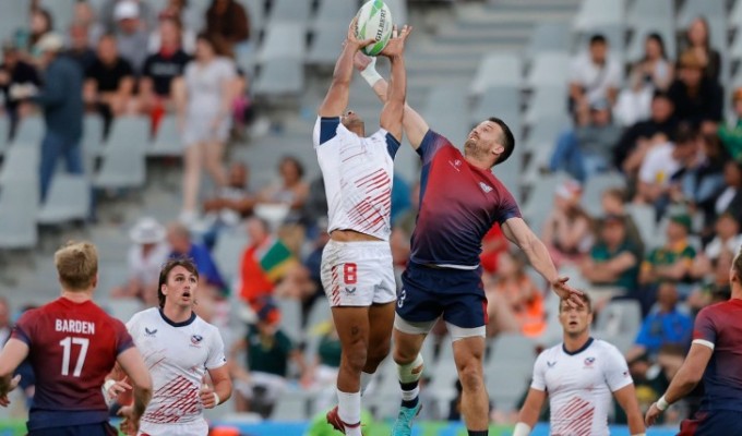 Restarts a key piece of the USA game. Mike Lee KLC fotos for World Rugby.