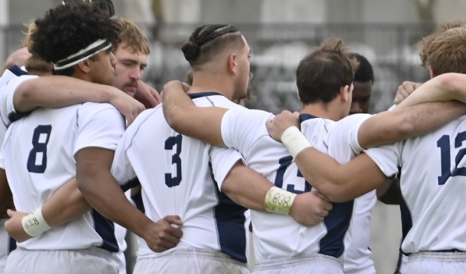 Iowa Central huddles up. Ollie Laseinde photo.