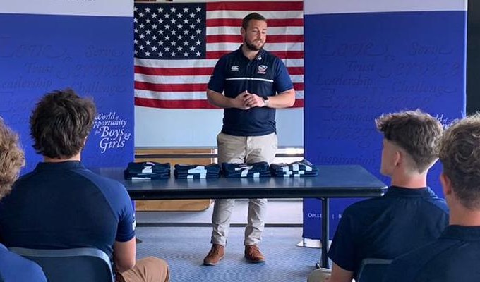 JD Stephenson addressing the players at the World HS 7s. Lisa Law photo.