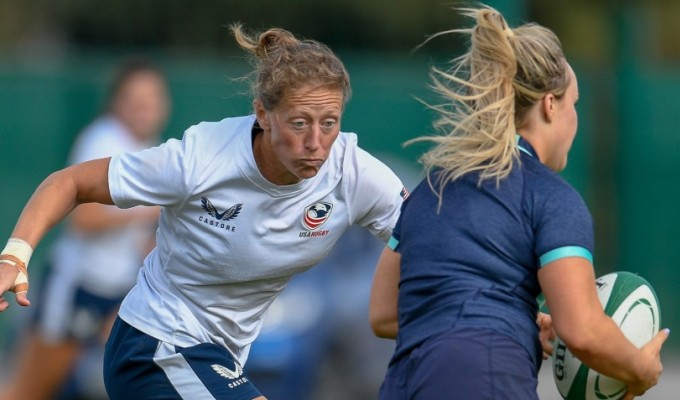 Kate Zackary hones in on a ballcarrier. Ian Muir photo.