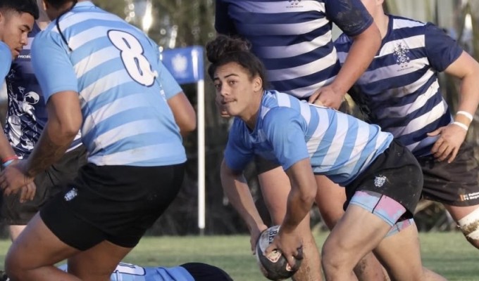 Nelson College Scholarship student Kolo Kahanu playing halfback.