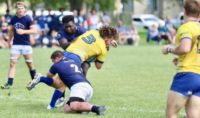 Marian in yellow took it to Iowa Centra CC. Paul DeCoursey photo.