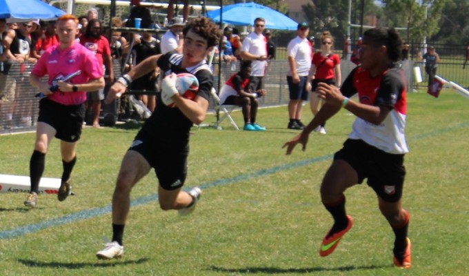 Arnoud Agasse goes in for a key second-half try in the final. Alex Goff photo.