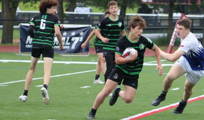 Teamwork made it work for the Buzzards. Alex Goff photo.