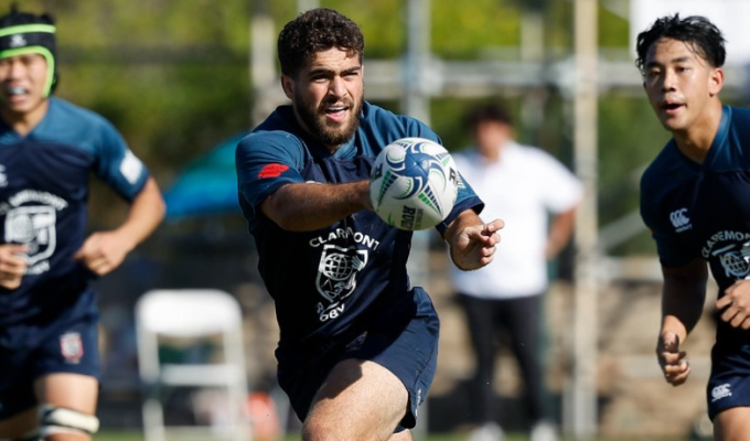 Nick Laskowski finds his support for Claremont Colleges. Photo Zachary Gaa.