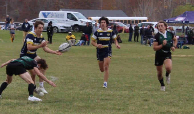 St. Ignatius always ready to pass. Alex Goff photo.