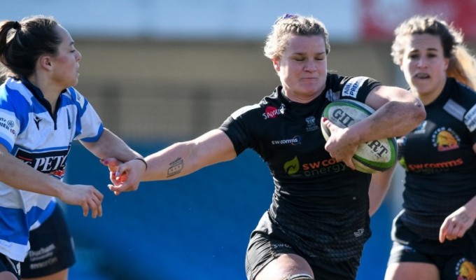 Rachel Johnson on her way to one of her two tries. Photo Exeter Chiefs.