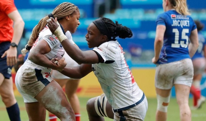 Ariana Ramsey helps Cheta Emba up after a try vs France. Mike Lee KLC fotos.