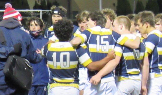 St. Ignatius Huddle up. Alex Goff photo.