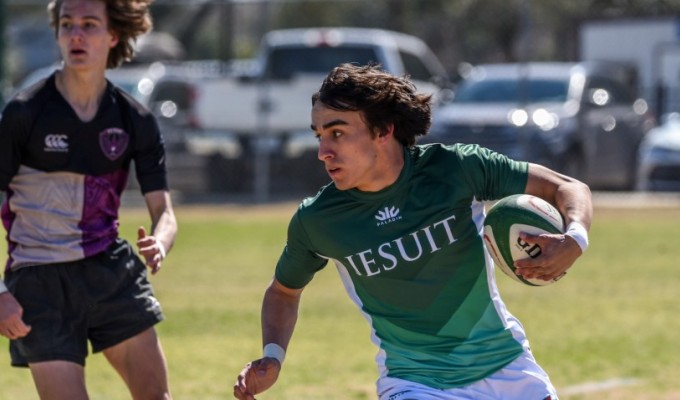 Strake Jesuit moves up. David Bennett photo.