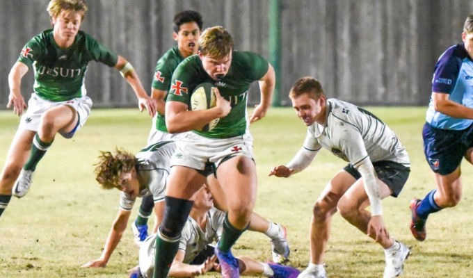 Strake Jesuit bulls through. David Bennett photo.