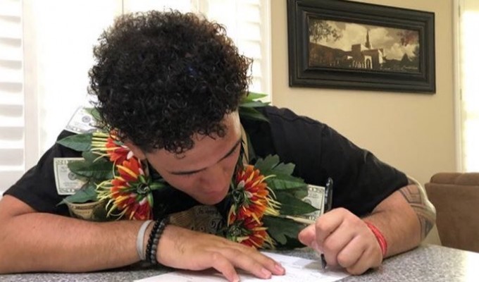 HS All American and EIRA tourist Mason Taliulu signs with Lindenwood.