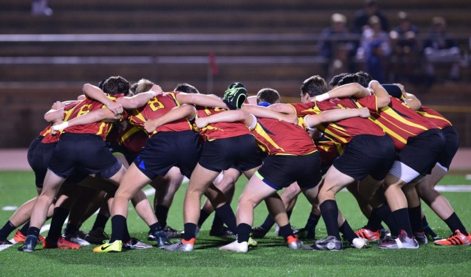 Fall 2017, Torrey Pines HS huddles up. Photo by Anna Scipione.
