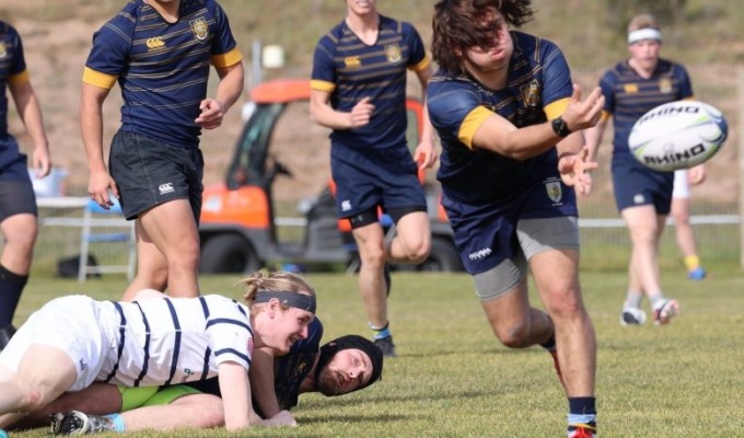 Tiego Logan passes it out for UC Santa Cruz. Midge Sellers Dallas photo.