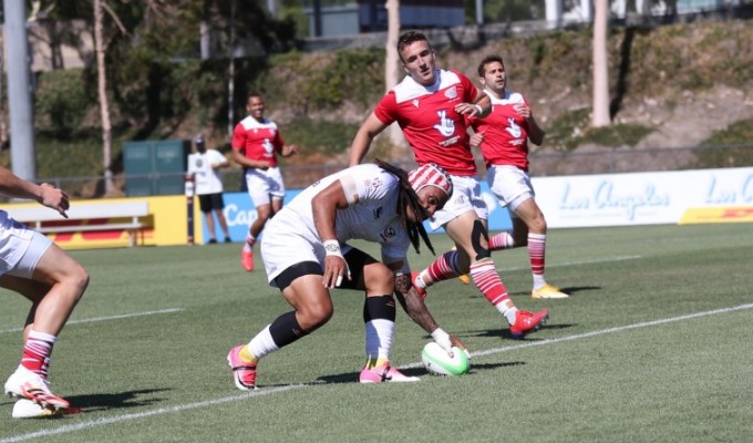 Folau Niua scores for the USA. Travis Prior photo.