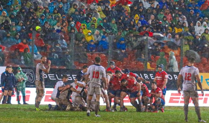 Bryce Campbell, at right wearing #12, in the rain in Santiago. Photo Rugby Chile.