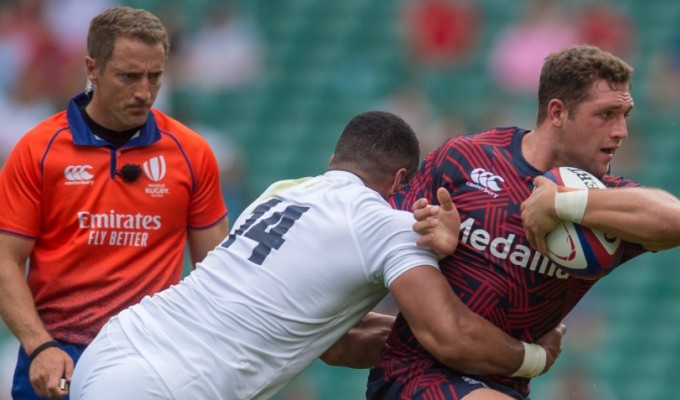 Andrew Brace keeps a close eye on Joe Cokanasiga's tackle of Bryce Campbell. Ian Muir photo.