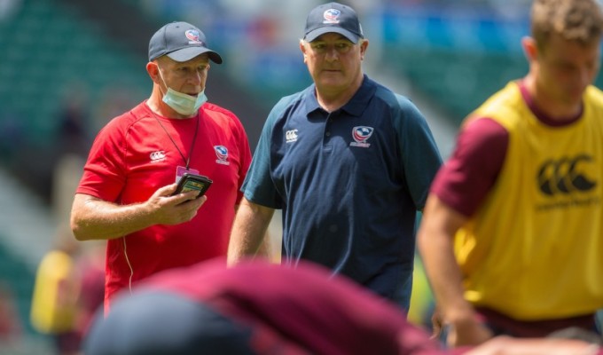 Gary Gold oversees his team going through warmups. Ian Muir photo.