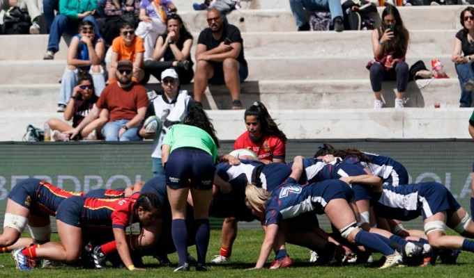 Scrum time for Spain and USA. Photo FES.
