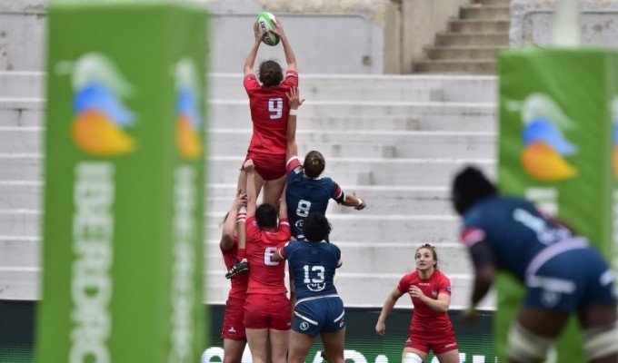 Spain and USA women go up for a lineout in last week's bronze medal match. Photo Madrid 7s.