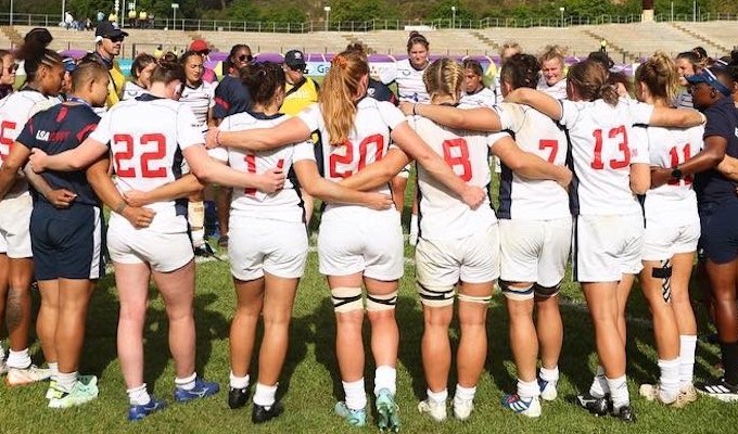 USA huddles up against Samoa. Photo USA Rugby.