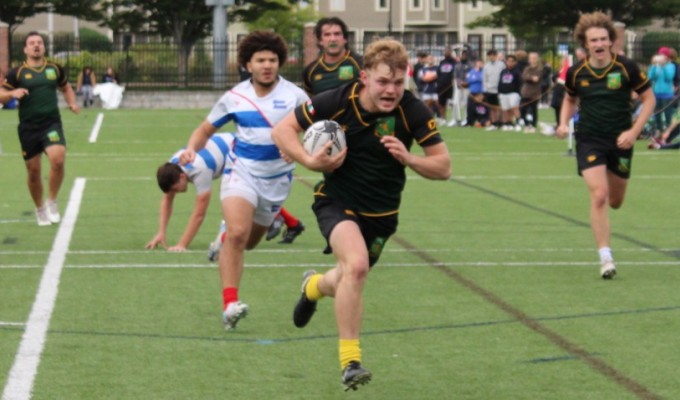 Finlay Hutton goes in for a key try for Vermont. Photo Rory Goff.