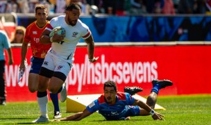 Martin Iosefo leaving a tackler in his wake in Los Angeles. David Barpal photo.