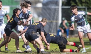 De La Salle (gray and green) vs Jesuit (black). Photo David Barpal photo.
