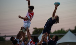 Marno Rendelinghuys wins a lineout as the sun sets.. David Barpal photo.