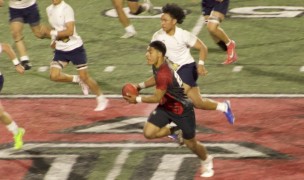 Leo Esikia finds some space for Cavemen against Herriman. Photo Jenny Uyema.