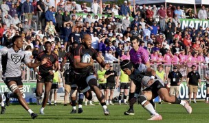 Joseph Iye makes a move in the Men's Premier final. Photo @CoolRugbyPhotos.