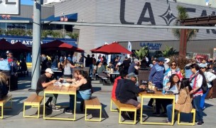 Fans enjoy food options at the 2020 LA 7s. Photo Alex Goff.