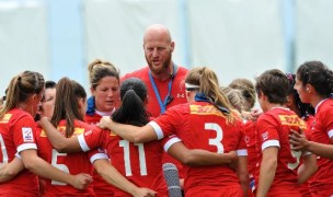 John Tait addresses the Canadian Women's 7s team. Photo World Rugby.