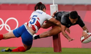 New Zealand's Gayle Broughton dives over for a try in the gold medal match against France. Photo Mike Lee - KLC fotos for World 