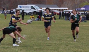 St. Ignatius always ready to pass. Alex Goff photo.